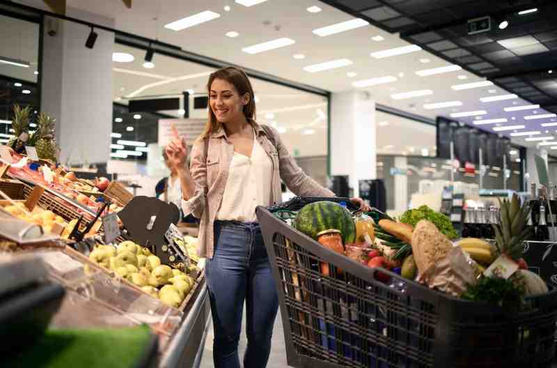 Woman shop grocery